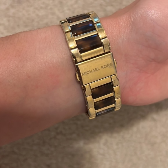 Michael Kors gold tortoise watch - Picture 3 of 4